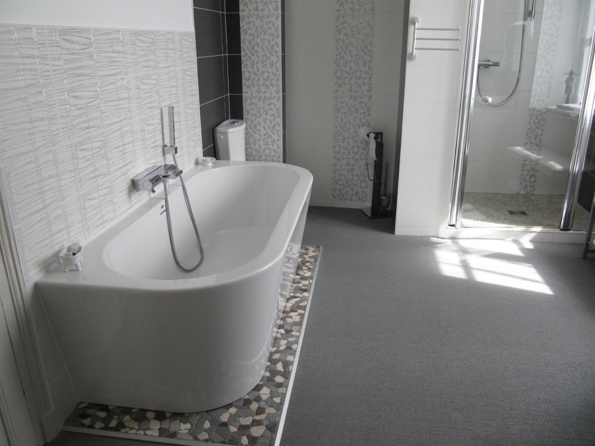 L'Atelier Du Chateau Saint-Ay Esterno foto