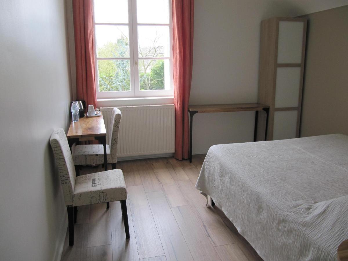 L'Atelier Du Chateau Saint-Ay Esterno foto